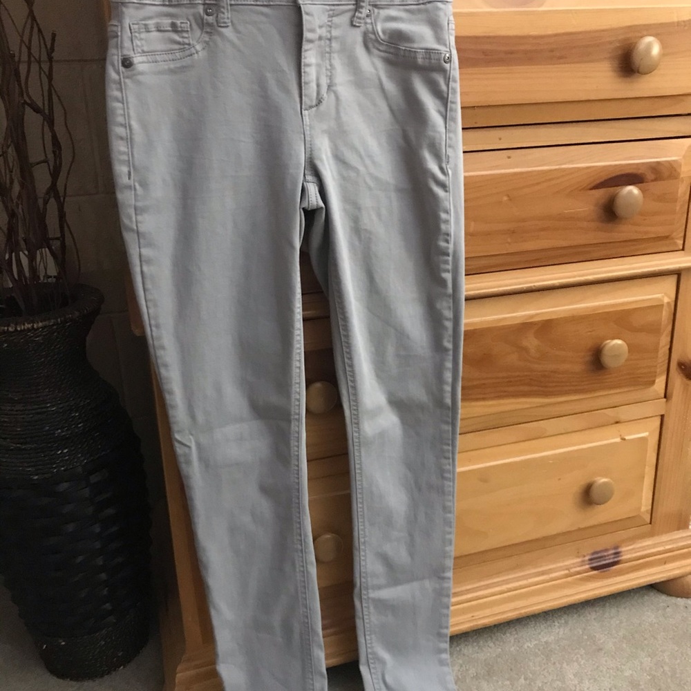 Maurices light grey skinny pants size small/reg